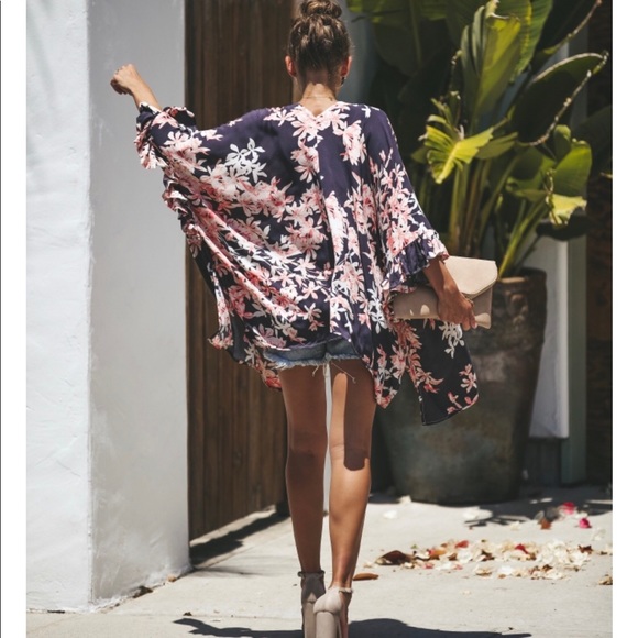 Vici NWT Fair Trade Floral Ruffle Kimono - Picture 3 of 4